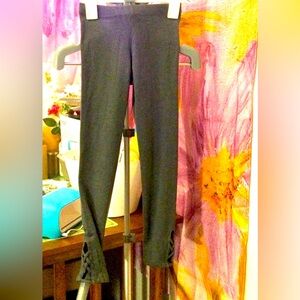 Girls old navy leggings .Size med 8 .